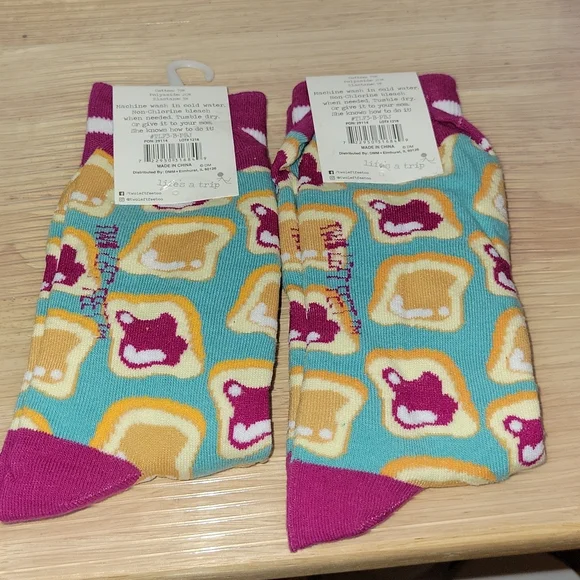 NWT peanut butter and jelly socks unisex (Lot of 2 Pairs) - Picture 2 of 3
